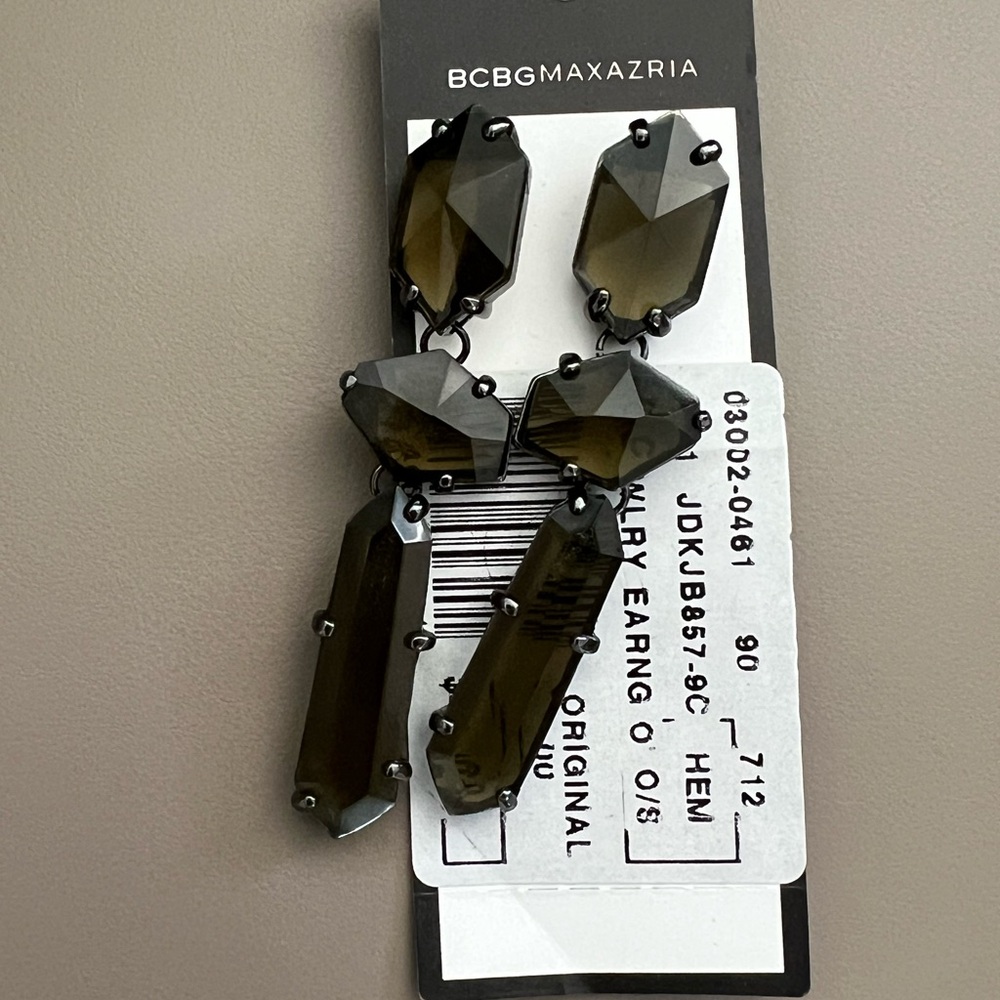 BCBGMAXAZRIA Black Geometric Stone Earrings – NEW